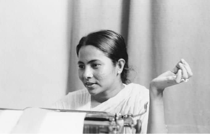 mamata banerjee young picture